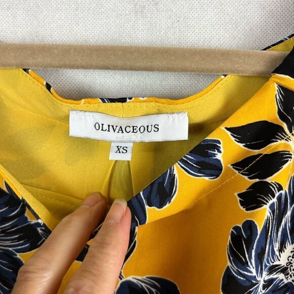 Olivaceous SzXS Off the Shoulder Yellow Blue Floral Crop Top - Picture 5 of 6